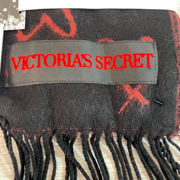 NEW Victoria's Secret Scarf Black Red Hearted Hearts Wrap Fringe NWT - Picture 5 of 11